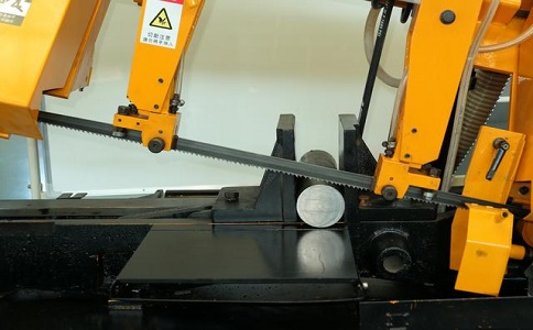 石排镇数控带锯床自动送料精度会出现偏差吗？