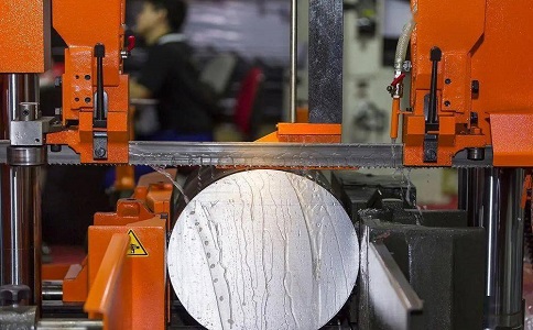 石排镇立式金属带锯床切削出现跑带故障解决方法！